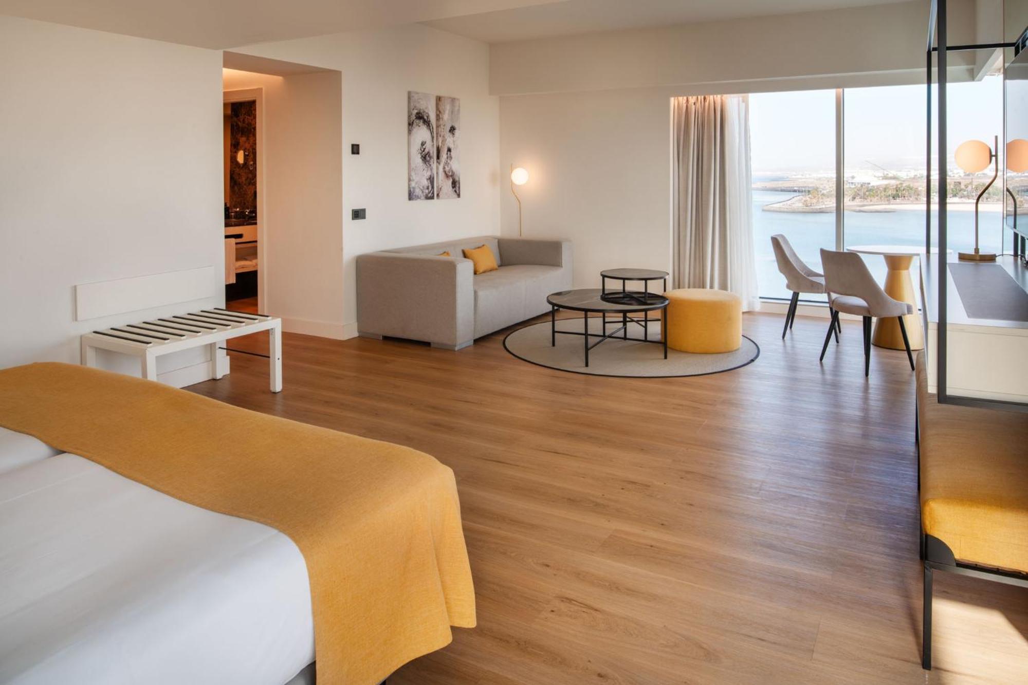 Arrecife Gran Hotel & Spa Exterior photo A room at the hotel