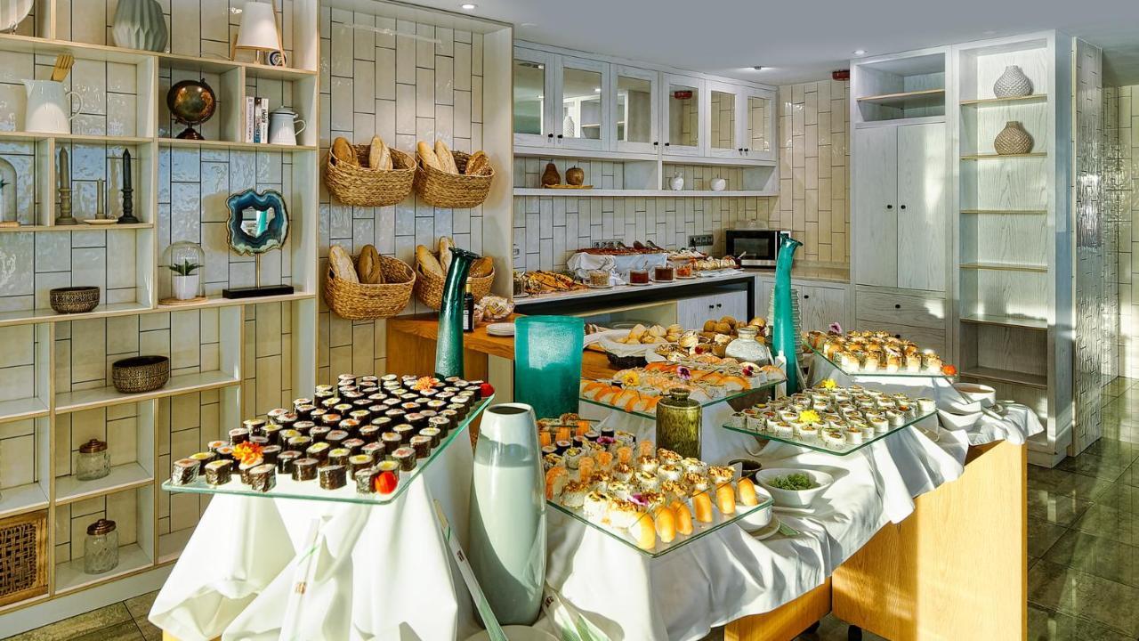 Arrecife Gran Hotel & Spa Exterior photo A buffet at a hotel