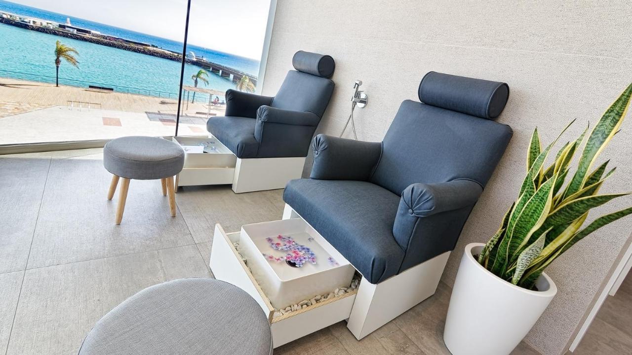 Arrecife Gran Hotel & Spa Exterior photo A foot reflexology chair